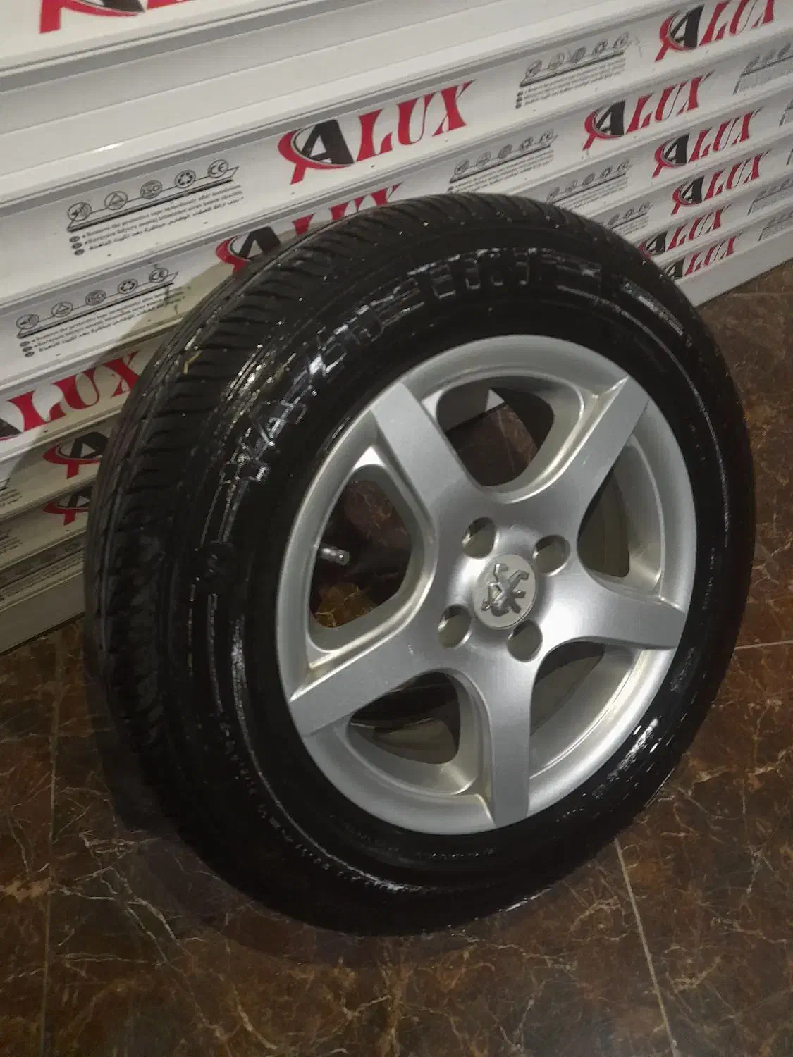 رینگ و لاستیک|قطعات یدکی و لوازم جانبی|قروه, |دیوار