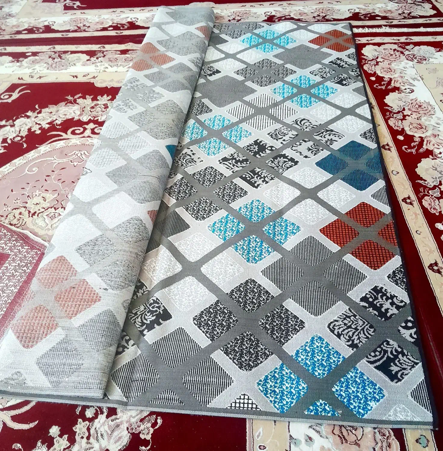 گلیم زیبا و خوش رنگ|فرش|لردگان, |دیوار