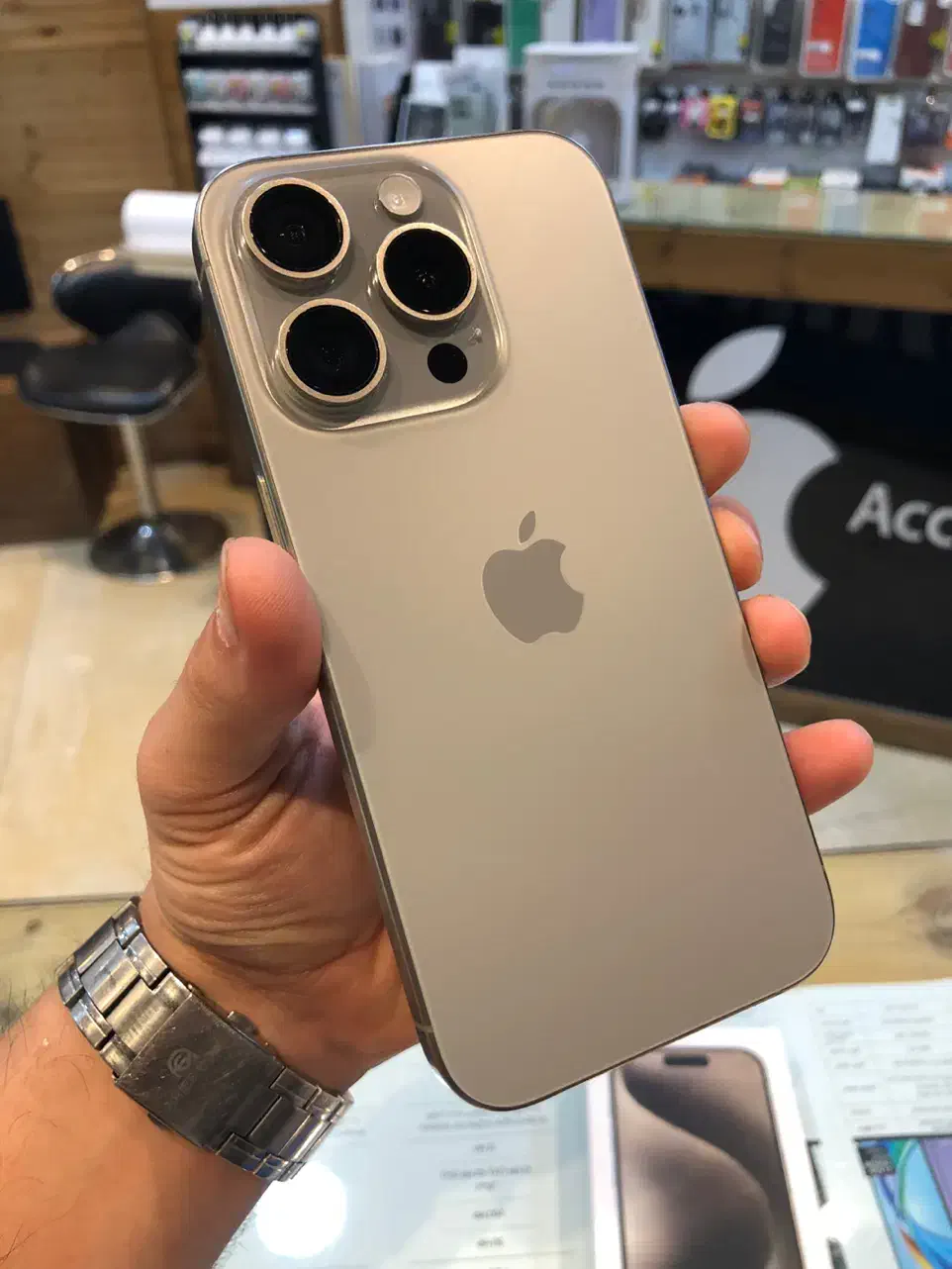 اپلiPhone 15 pro Maxبا حافظه ۲۵۶ باتری ۱۰۰ فابریک|موبایل|اصفهان, چرخاب|دیوار