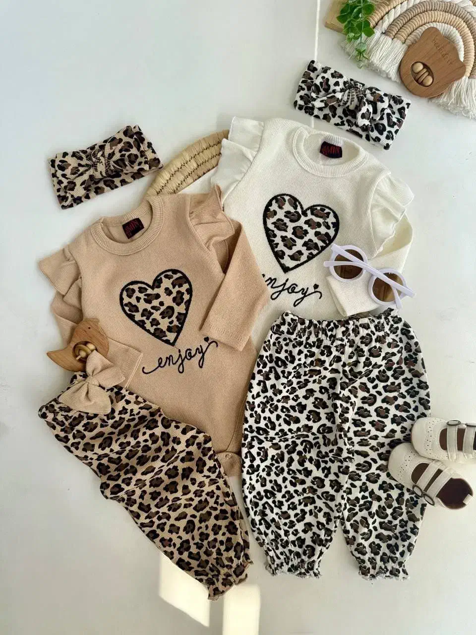 سه تیکه پلنگی|کفش و لباس بچه|چاراویماق, |دیوار