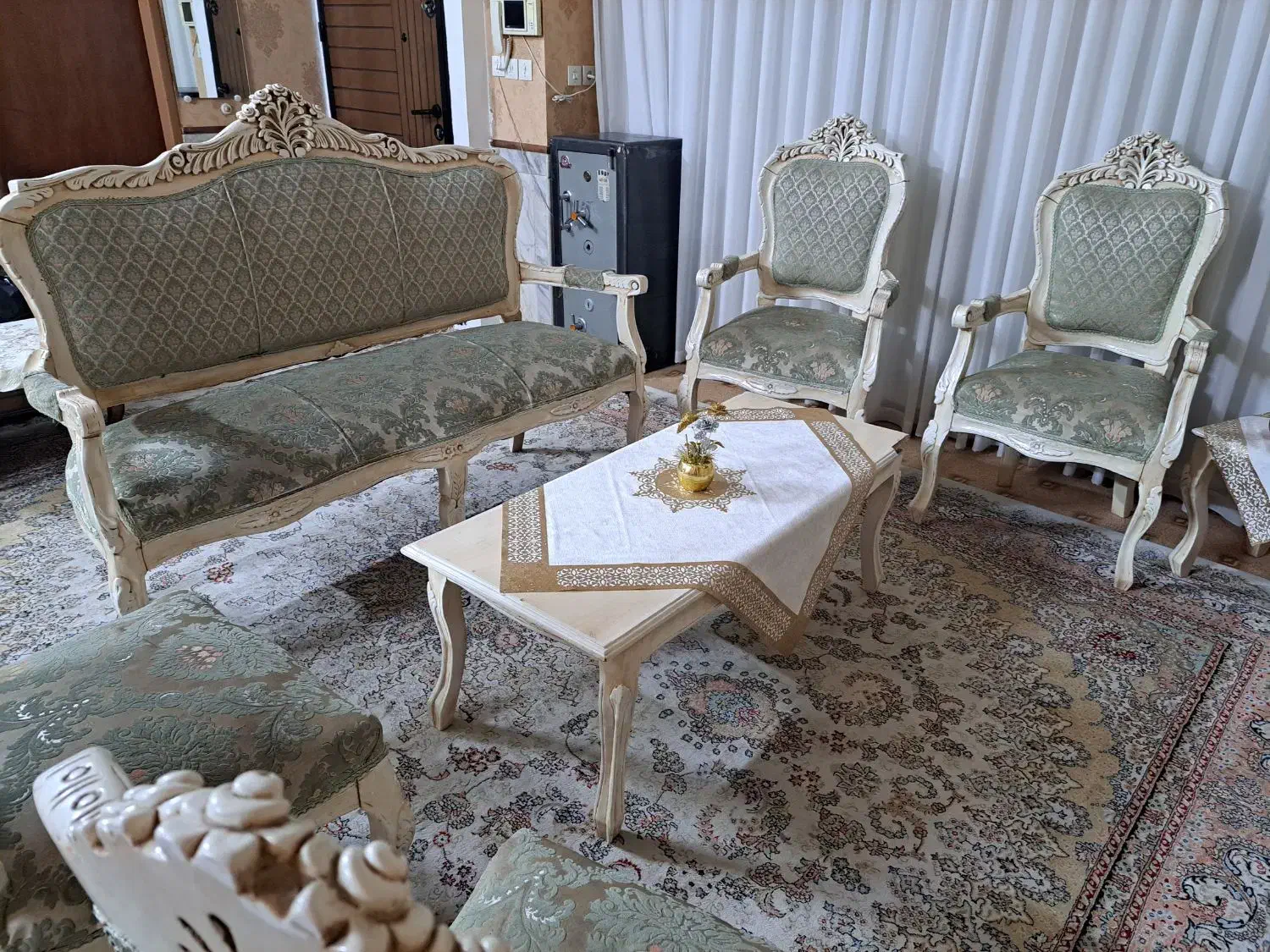 مبل سلطنتی|مبلمان خانگی و میز عسلی|شیروان (خراسان), |دیوار