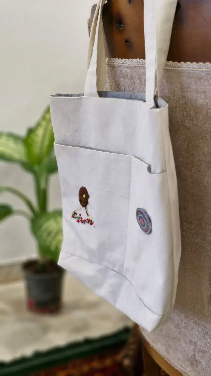 توت بگ دست ساز گلدوزی شده|لباس|خمام, |دیوار