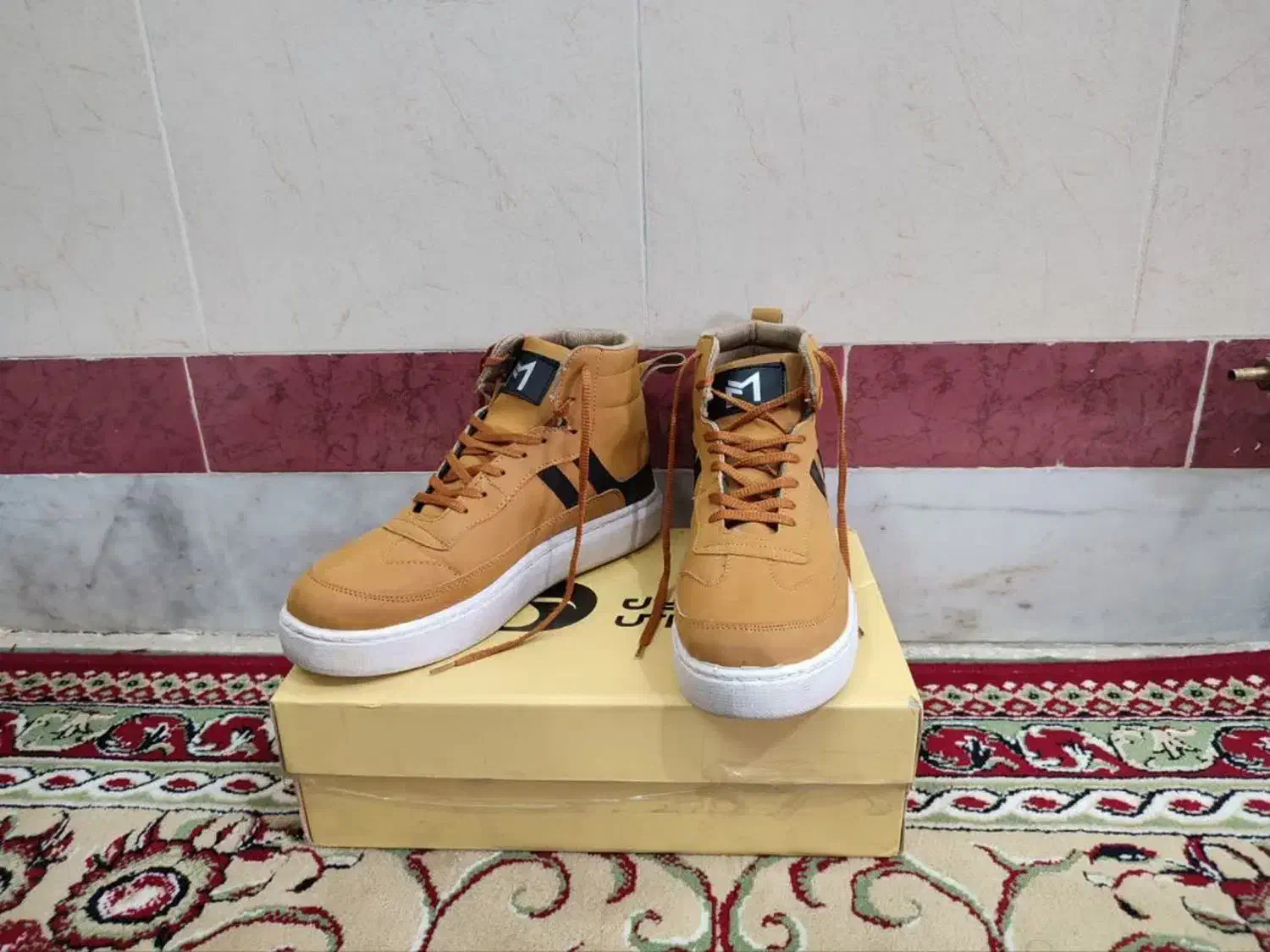 کفش نیم بوت|کیف، کفش، کمربند|کویرات, |دیوار