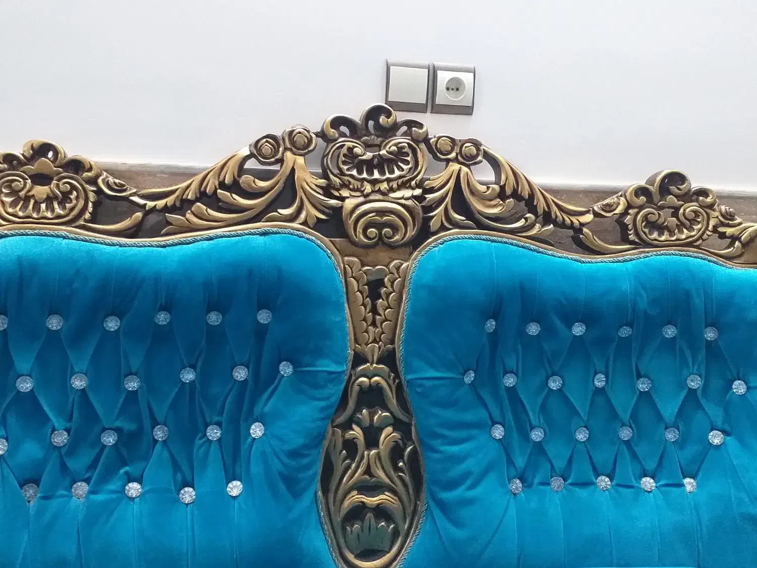 مبل ۷نفره سلطنتی بامیزو عسلی|مبلمان خانگی و میز عسلی|قم, زنبیل آباد|دیوار