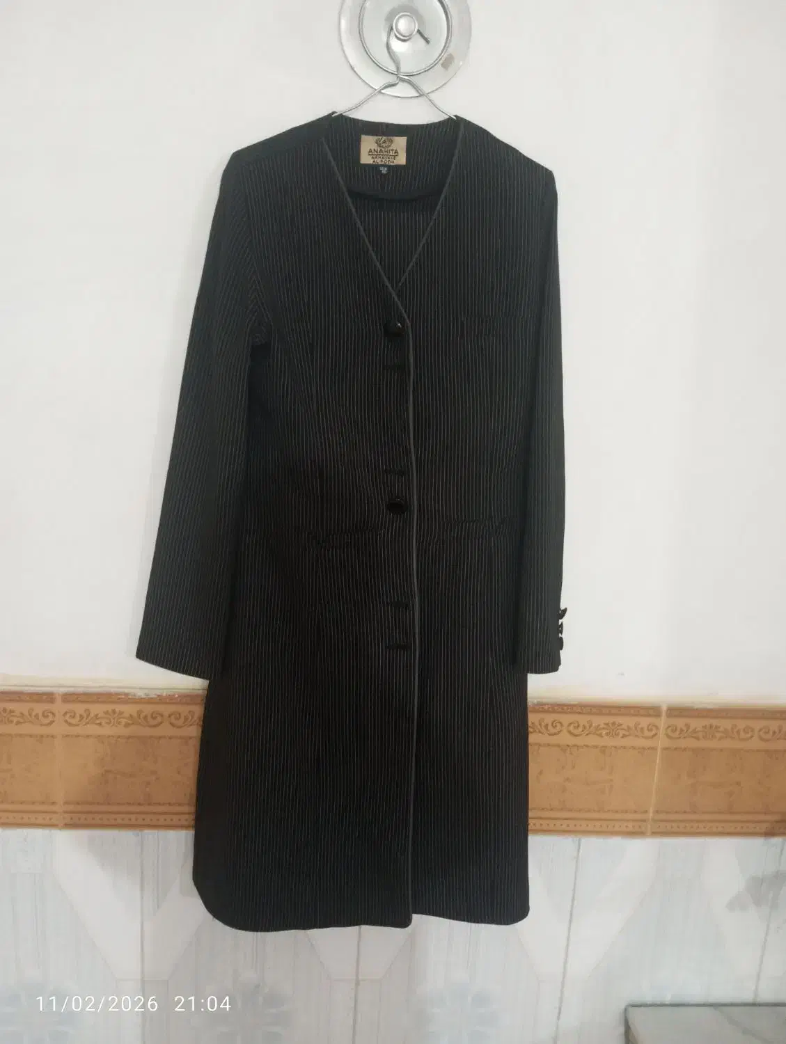 لباس مجلسی|لباس|صحنه, |دیوار