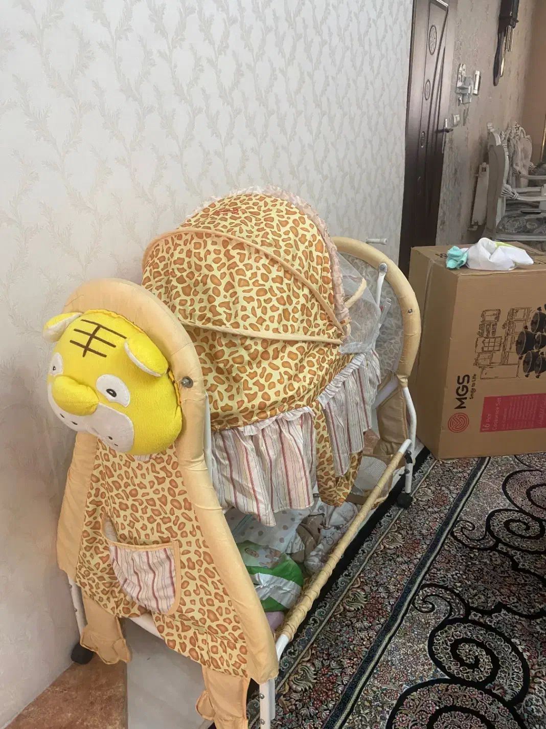 گهواره چرخ دار|تخت و صندلی بچه|قرچک, زیبا شهر|دیوار