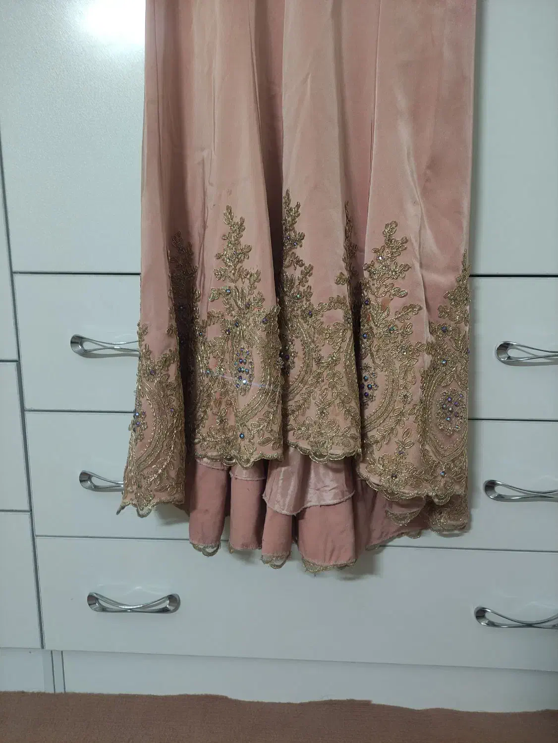 لباس مجلسی|لباس|مهاجران, |دیوار