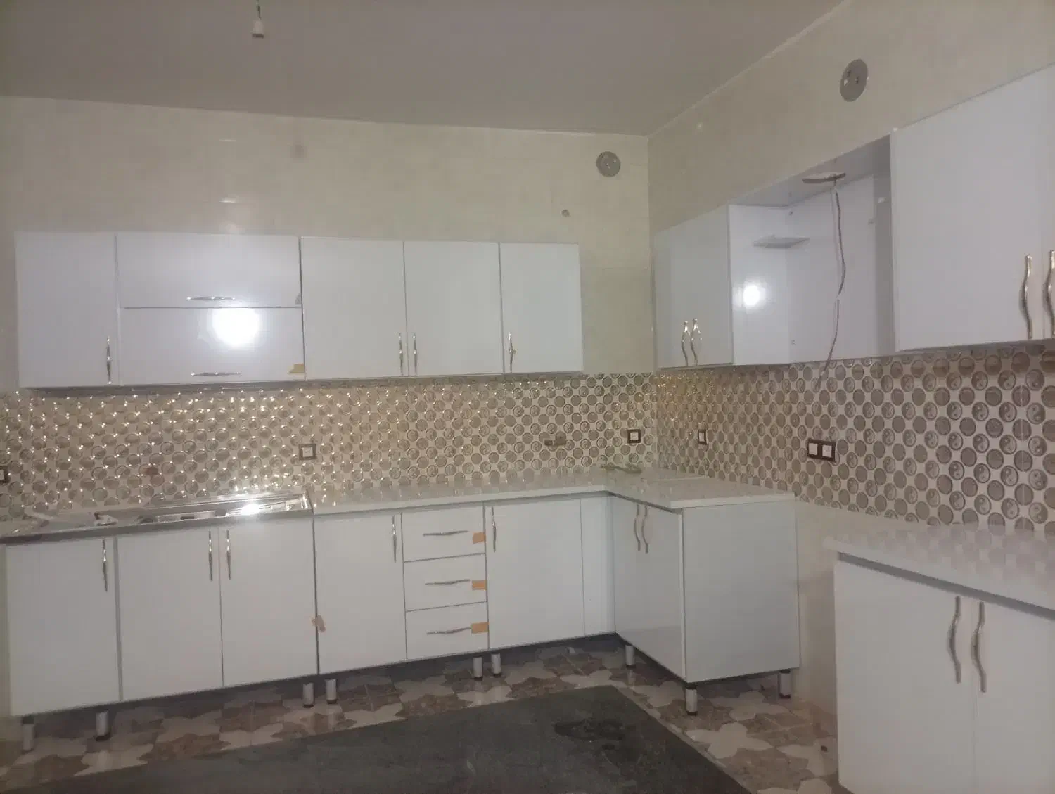 استخدام  کارگر جهت نصب کابینت|استخدام صنعتی، فنی، مهندسی|شیراز, شریف‌آباد|دیوار