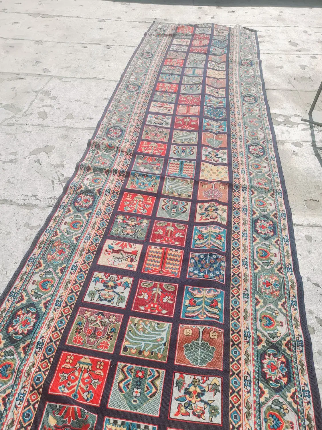 گلیم کناره  ۵ متر و روفرشی  ۹ متری|گلیم، جاجیم، گبه|قزوین, |دیوار