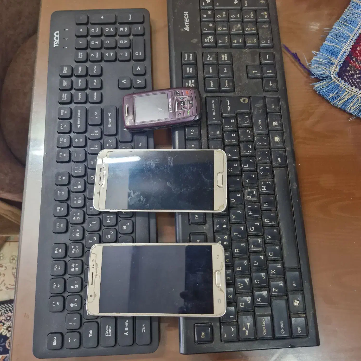 ۳ عدد گوشی و ۲ عدد کیبورد بلوتوثی|لوازم جانبی موبایل و تبلت|کرج, منطقه ویژه اقتصادی پیام|دیوار