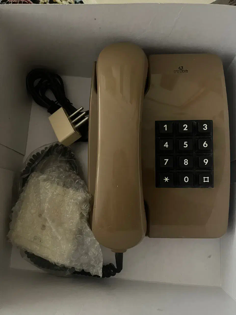 تلفن قدیمی نو|تلفن رومیزی|تهران, نیروی هوایی (پیروزی)|دیوار