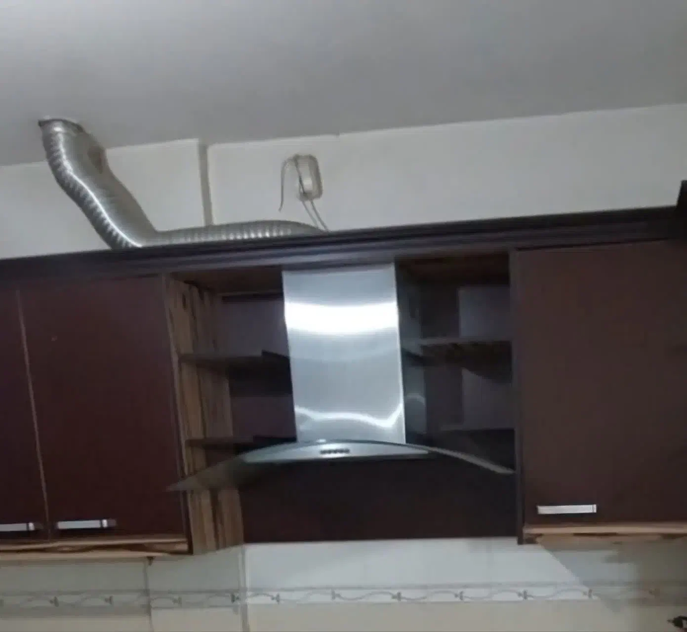 هود|هود|مشهد, اقبال|دیوار