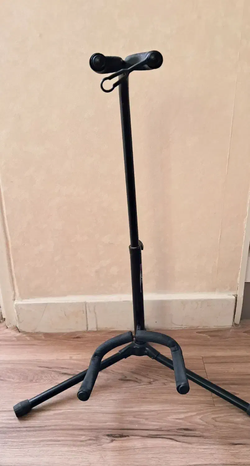 پایه گیتار اکبند و کیس برزنتی گیتار در حد|گیتار، بیس، امپلیفایر|رشت, پارک شهر|دیوار