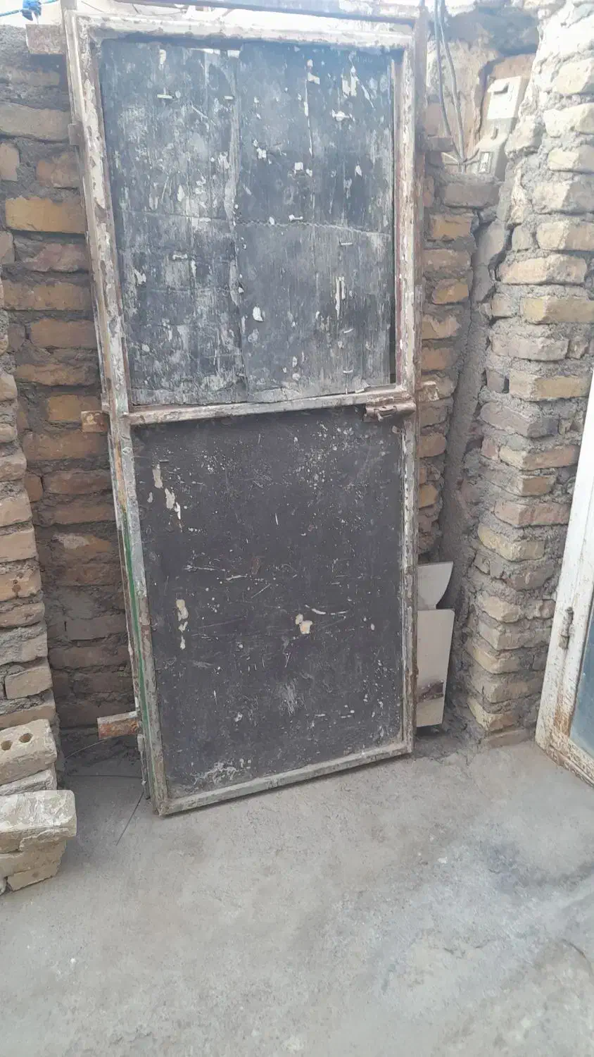 در انباری|مصالح و تجهیزات ساختمان|بوژگان, |دیوار