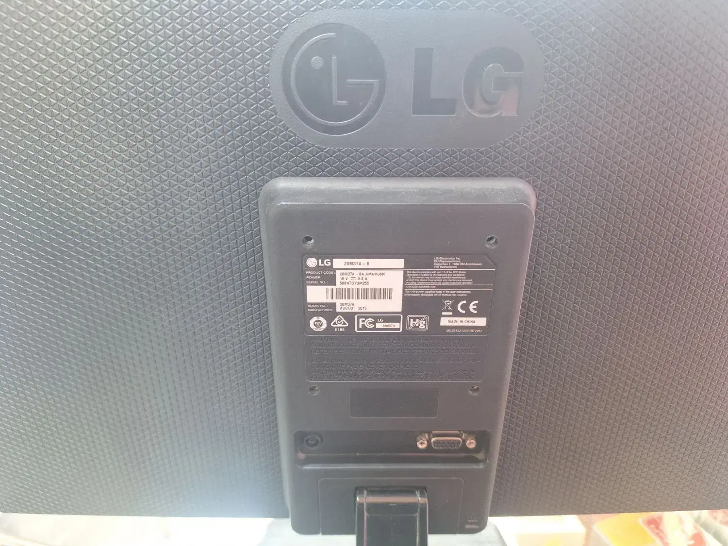 مانیتور ال جی صفحه تخت|قطعات و لوازم جانبی رایانه|اصفهان, ارغوانیه|دیوار