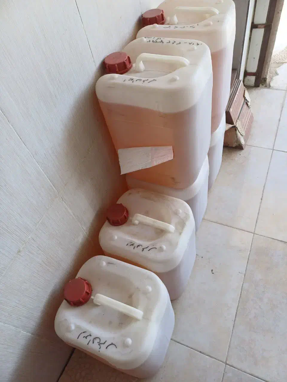 گالن ۲۰ لیتری صنعتی، دبه|ظروف نگهدارنده، پلاستیکی، یکبارمصرف|ایلام, |دیوار