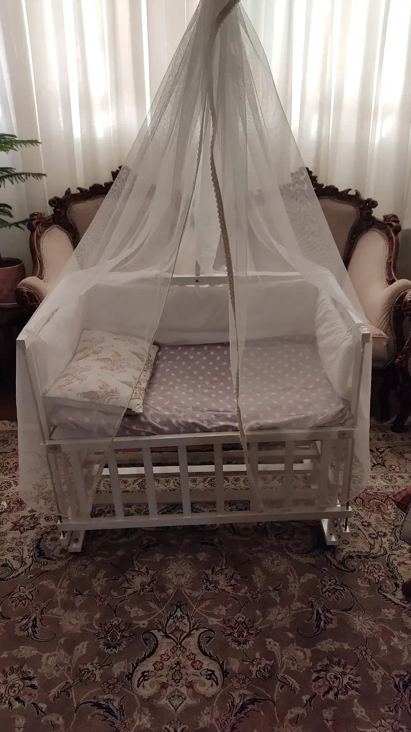 تخت گهواره کنار مادر|تخت و صندلی بچه|یزد, |دیوار