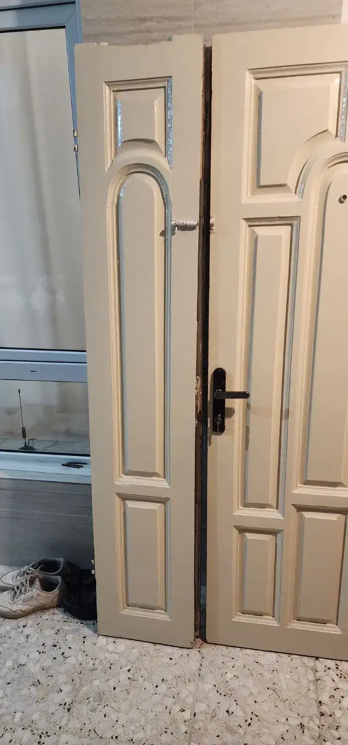 درب دو لنگه|مصالح و تجهیزات ساختمان|میانه, |دیوار