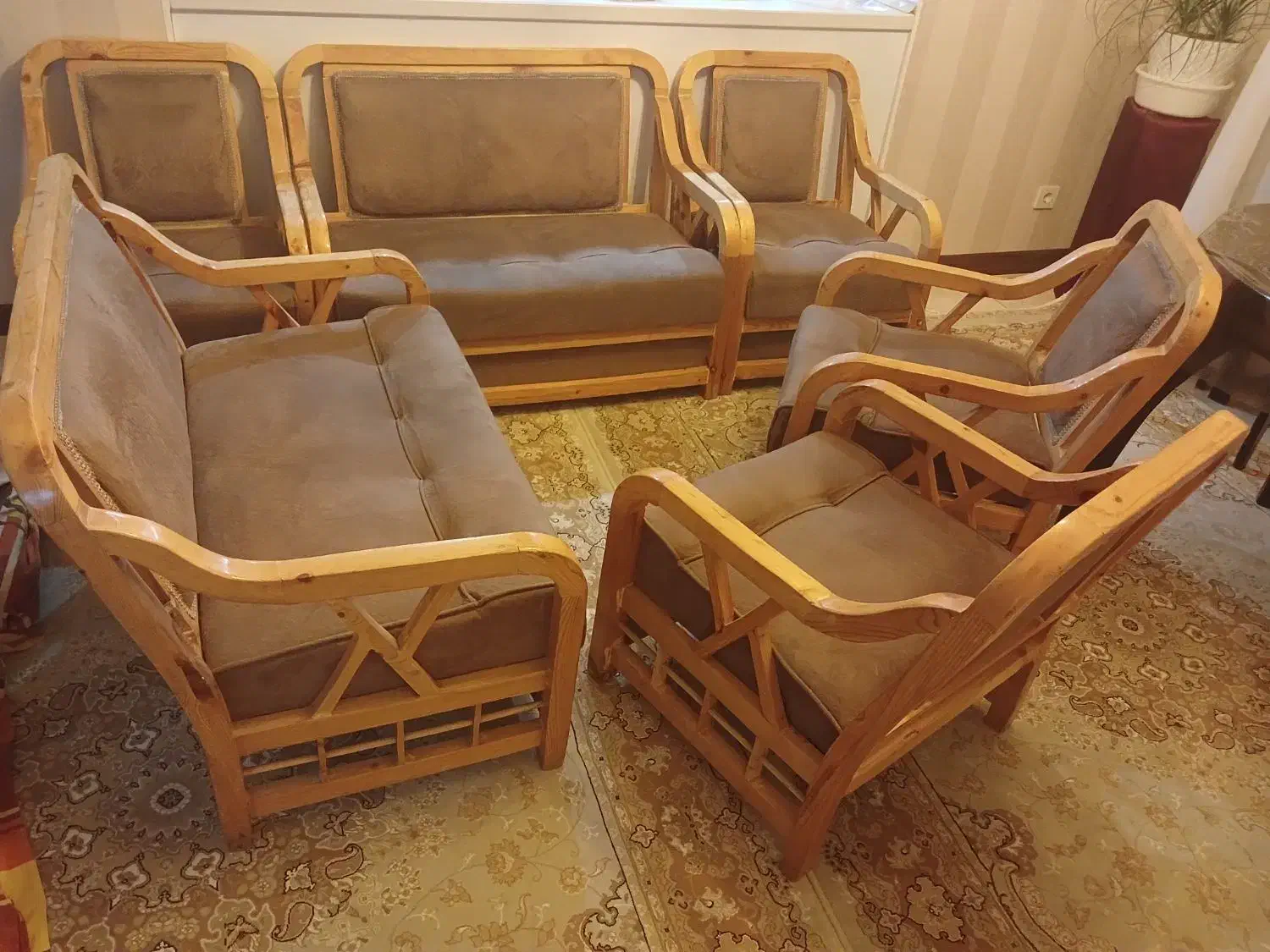 ست مبل هشت نفره به همراه سه تا عسلس و میز وسط|مبلمان خانگی و میز عسلی|تهران, شهرک دانشگاه شریف|دیوار