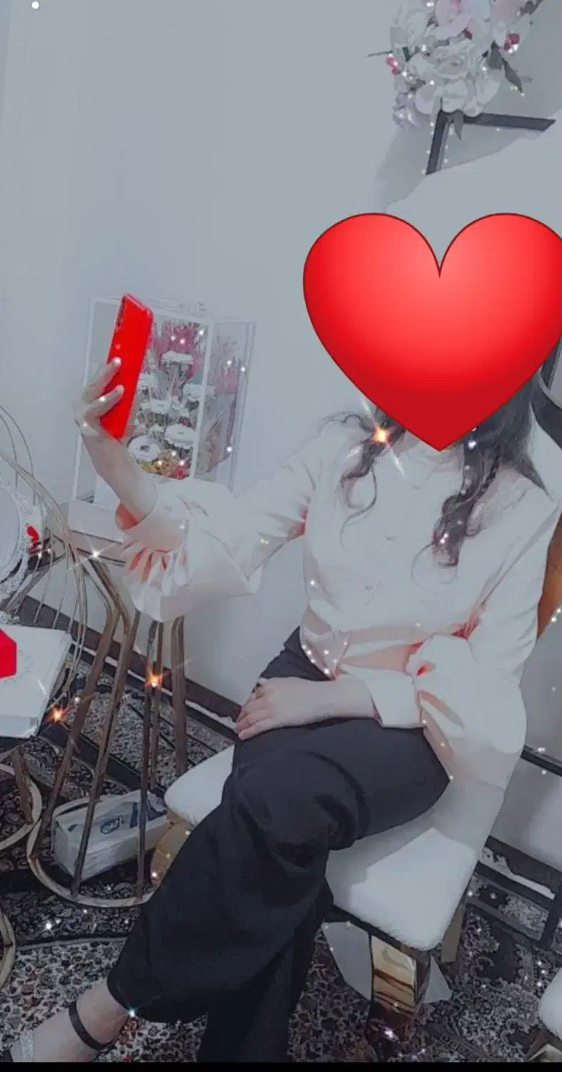 شومیز|لباس|رباط‌کریم, کیکاور|دیوار