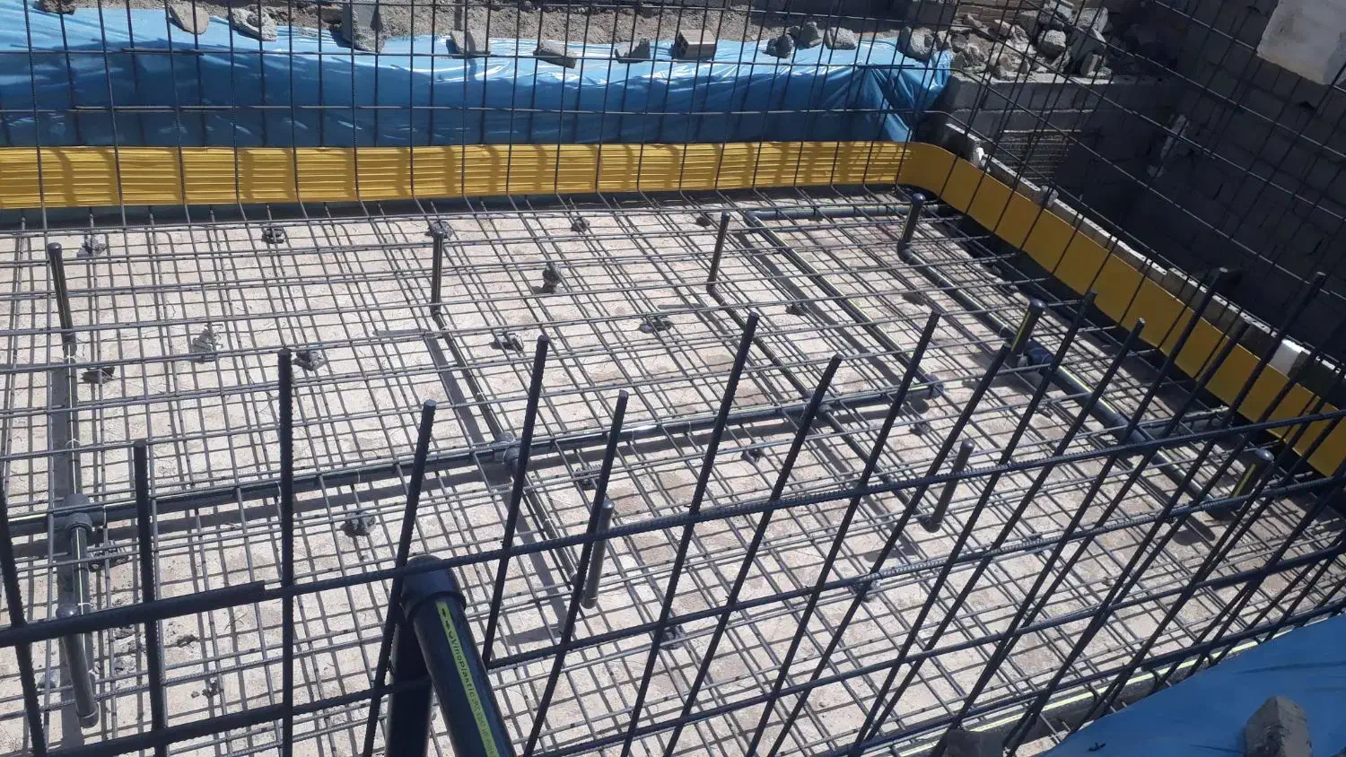 اجرای سقف ،استخر،بتن ریزی واجاره قالب ،جک،بالابر|خدمات پیشه و مهارت|آبیک, |دیوار