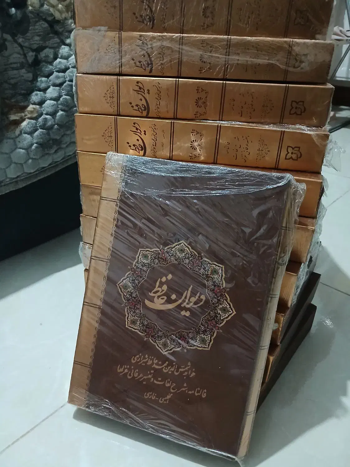 دیوان حافظ دو زبانه قابدار همراه فالنامه|کتاب و مجله ادبی|محمدشهر, شهرک پیام (مهرالبرز)|دیوار