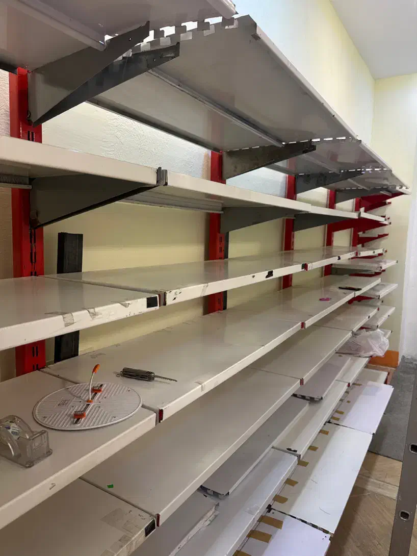 طبقه فلزی قفسه|کتابخانه، شلف، قفسههای دیواری|کرج, شهرک اوج|دیوار