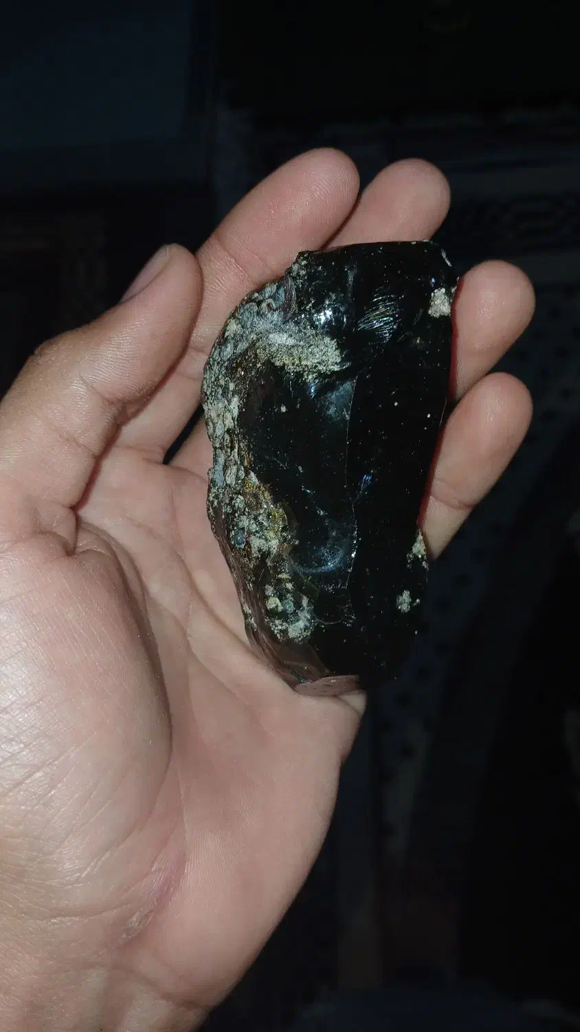 سنگ‌آتش‌فشانی|جواهرات|شهریار, بکه|دیوار