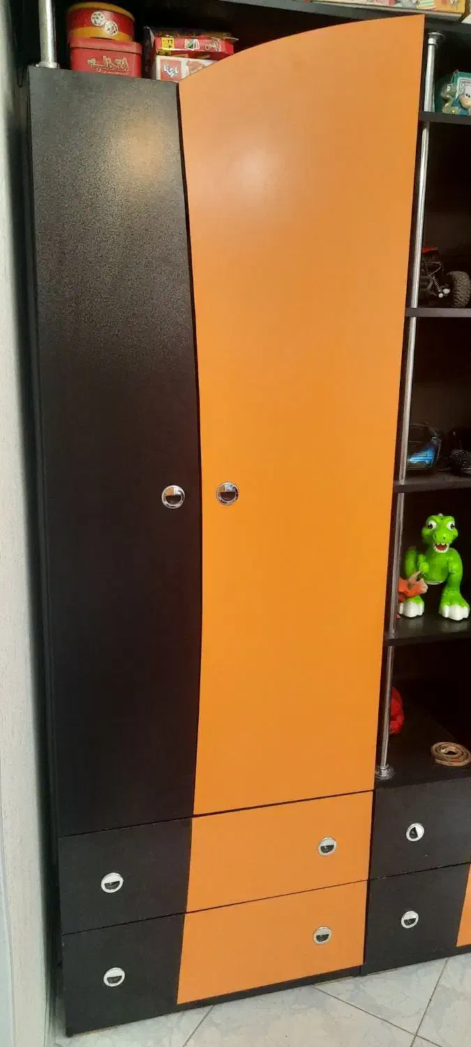 تخت خواب و کمد لباسی و کتابخانه|تخت و سرویس خواب|شیراز, چنچنه|دیوار