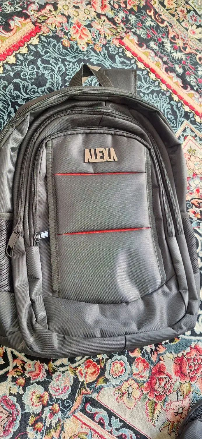 کوله مدرسه|کیف، کفش، کمربند|قم, امامزاده ابراهیم|دیوار