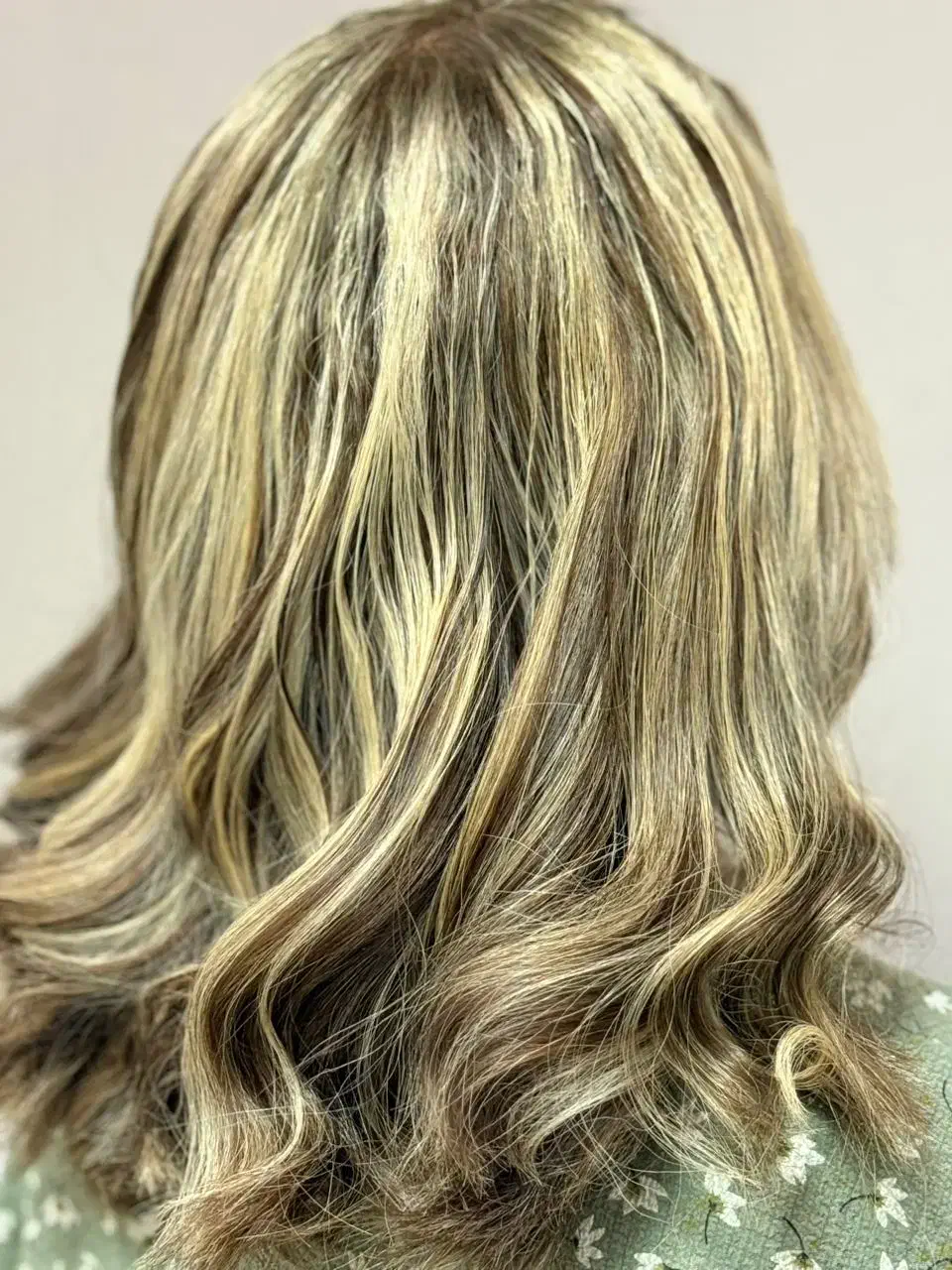 رنگ و مو (رایگان)|آرایشگاه و سالن‌های زیبایی|سنندج, |دیوار