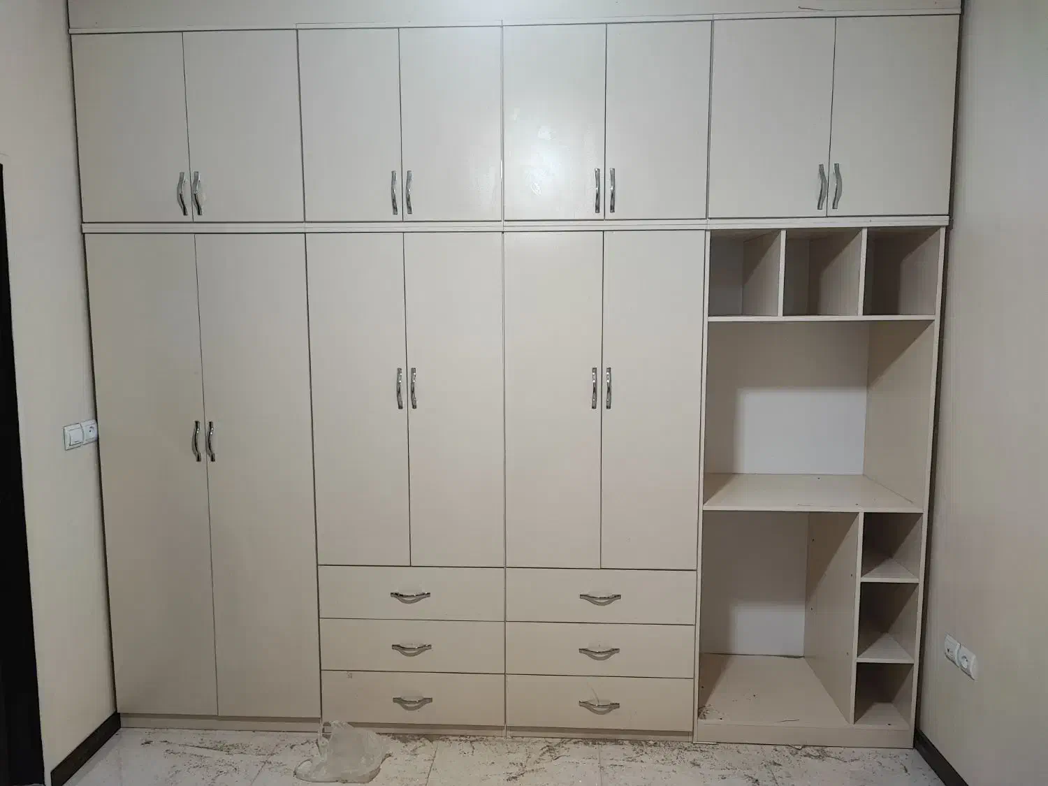 کمد دیواری متحرک رنگ کرم|جاکفشی، کمد، دراور|پاکدشت, پاکدشت (مامازند)|دیوار