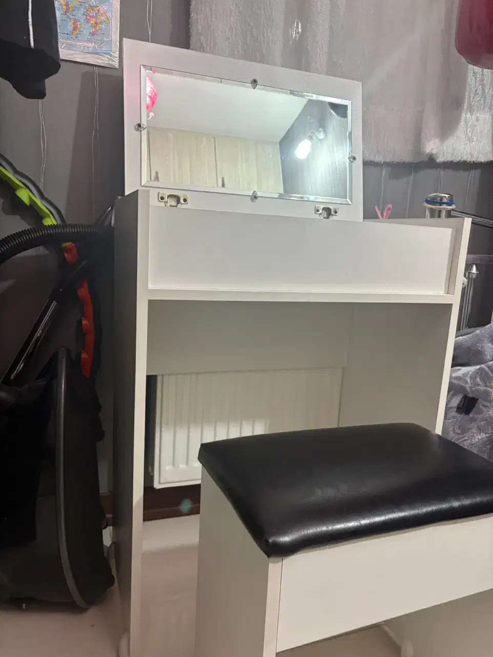 میز آرایش نوجوان|تخت و سرویس خواب|فولادشهر, C2|دیوار