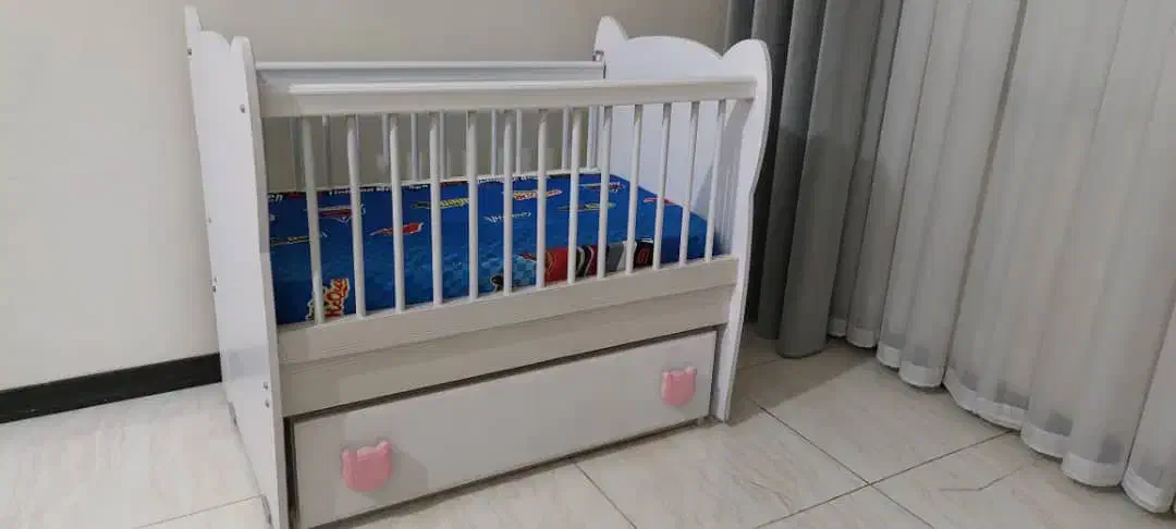 تخت کودک ونوزاد|تخت و صندلی بچه|مشکیندشت, |دیوار