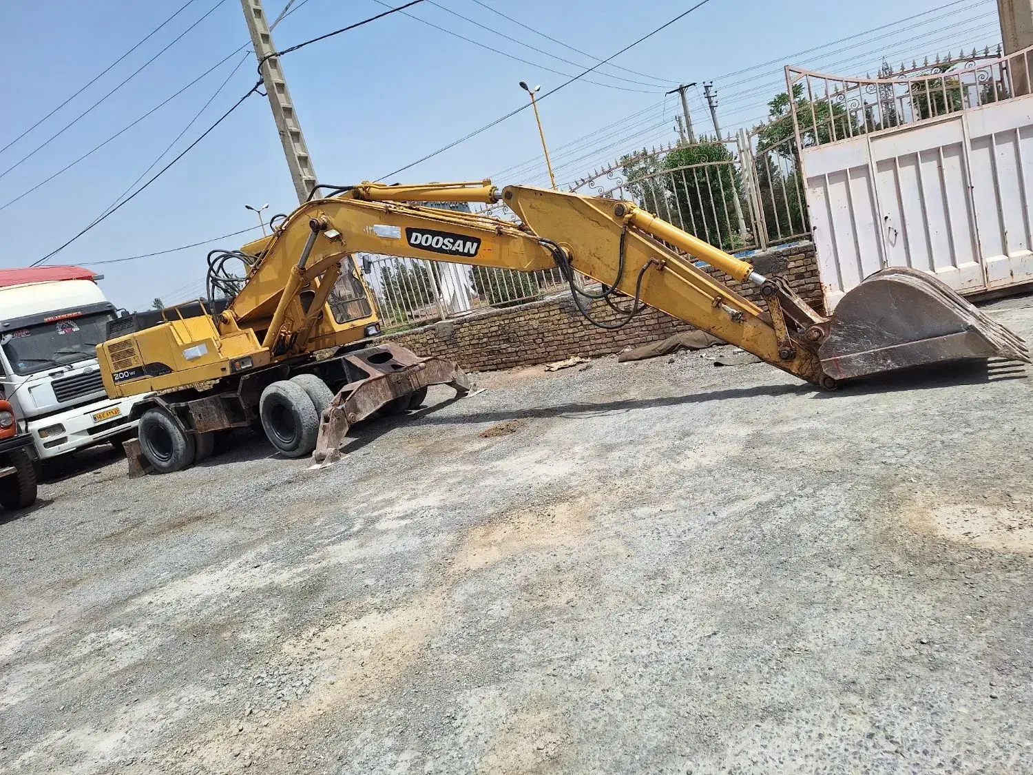 بیل میکانیکی دبو دوستان ۱۳۷۹|خودرو سنگین|اصفهان, آبشار|دیوار