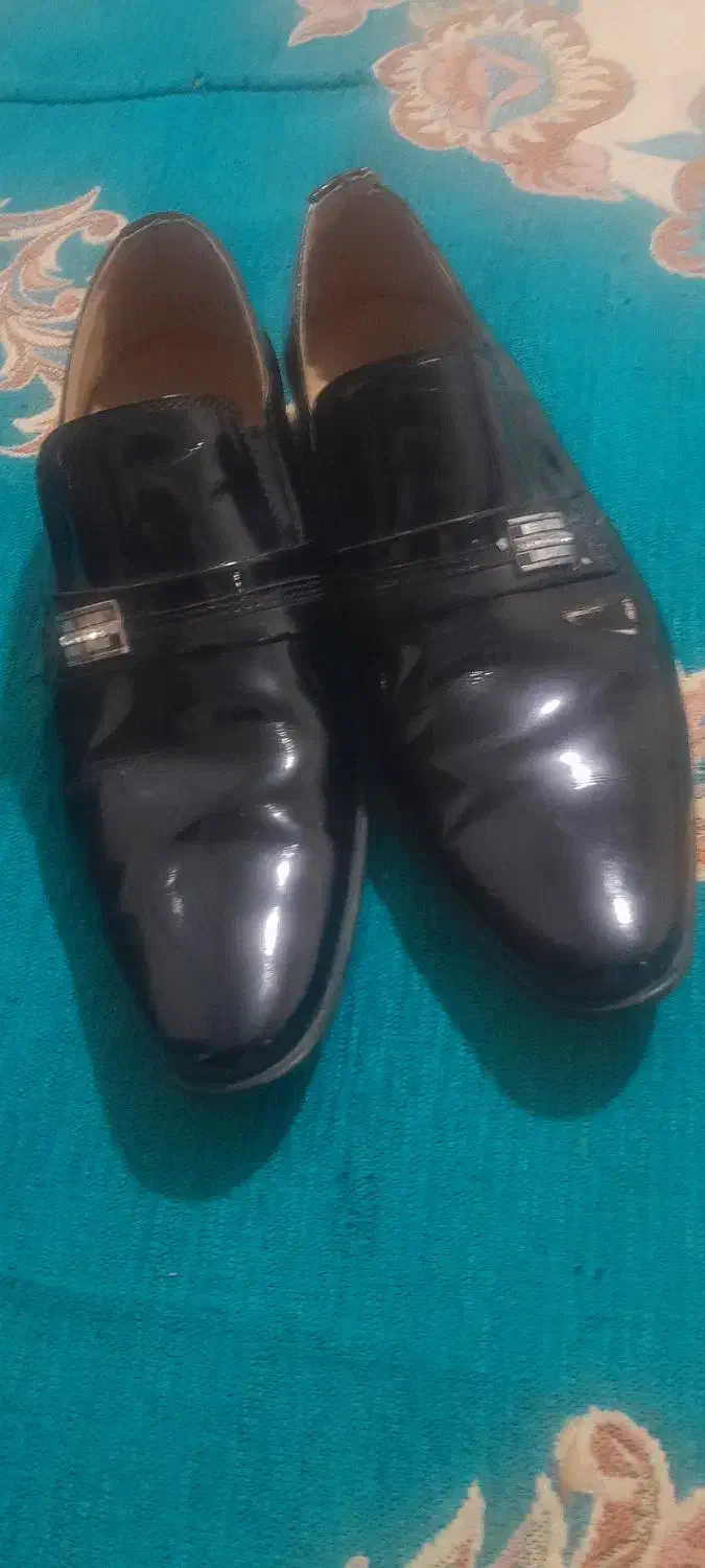 کفش ورنی|کیف، کفش، کمربند|قلعه نو, |دیوار