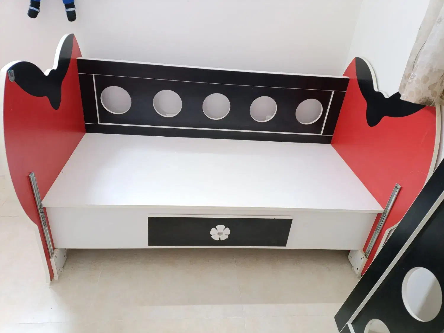 تخت کودک|تخت و صندلی بچه|مشهد, مهدی آباد (بلوار توس)|دیوار