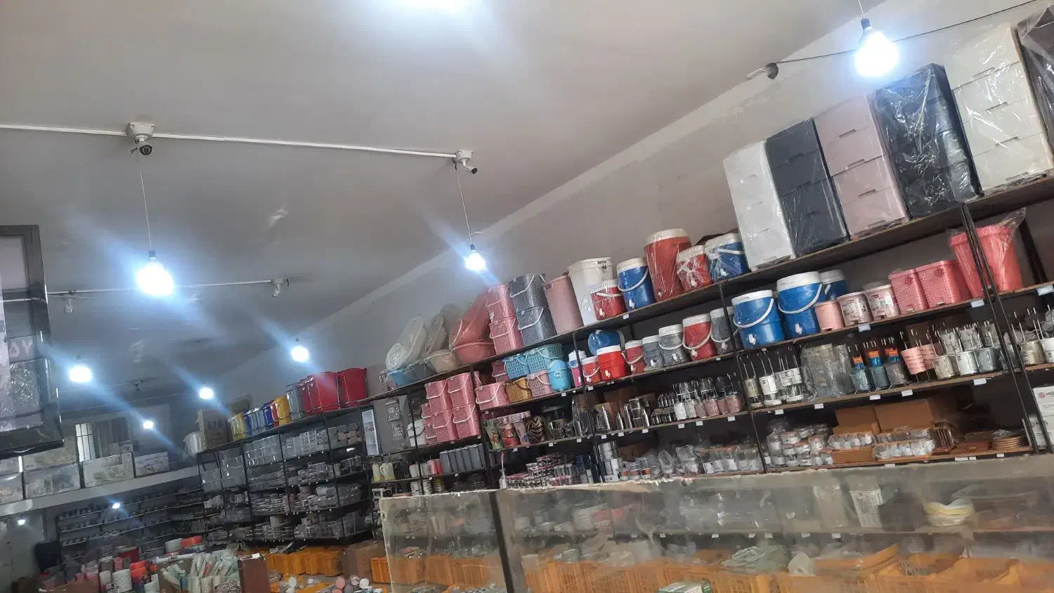 همکارآقا جهت کاردرلوازم ریز آشپزخانه وپلاستیک|استخدام خدمات فروشگاه و رستوران|ملایر, |دیوار