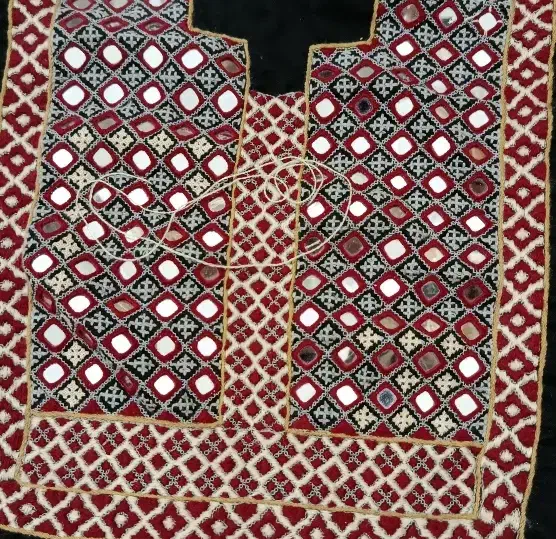 هزار اینه|آینه|زاهدان, |دیوار