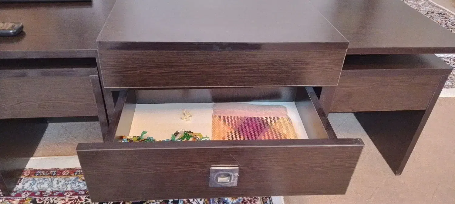 میز جلو مبلی و گل دیفن سرحال|مبلمان خانگی و میز عسلی|سیستان, |دیوار