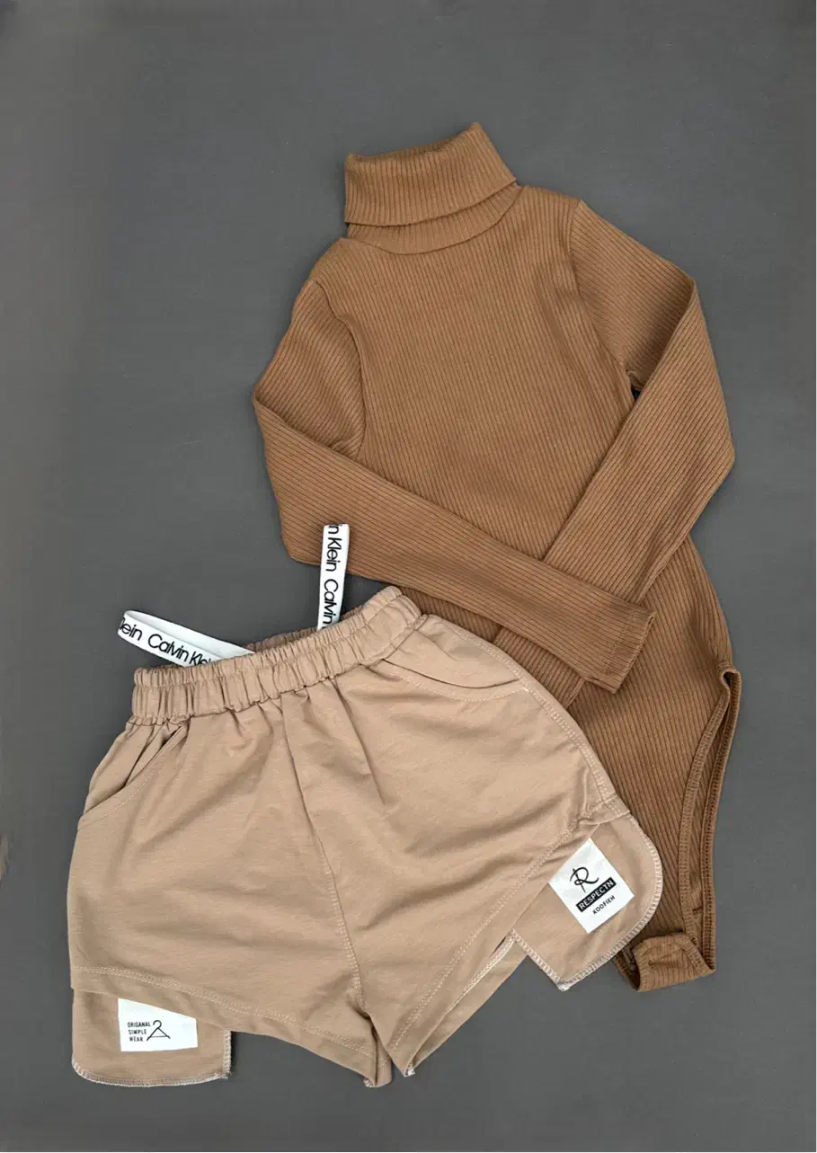 بادی یقه اسکی|لباس|رشت, توشیبا|دیوار