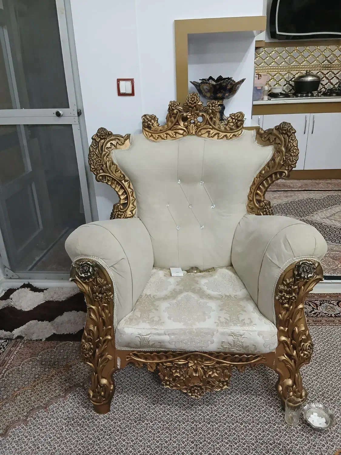 مبل سلطنتی 7 نفره|مبلمان خانگی و میز عسلی|پارس‌آباد, |دیوار