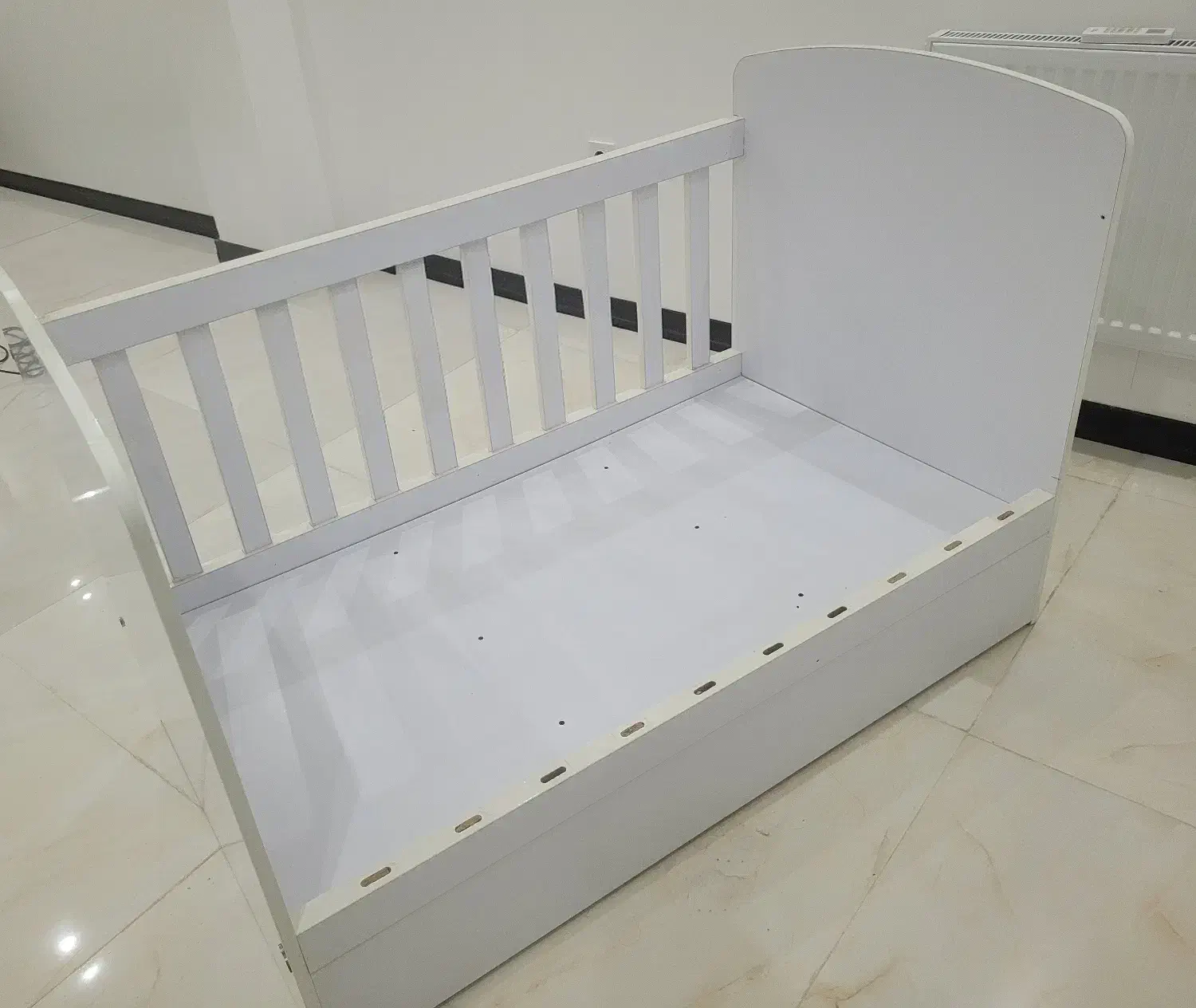 تخت نوزادی کنار مادر|تخت و صندلی بچه|اهواز, کوروش|دیوار