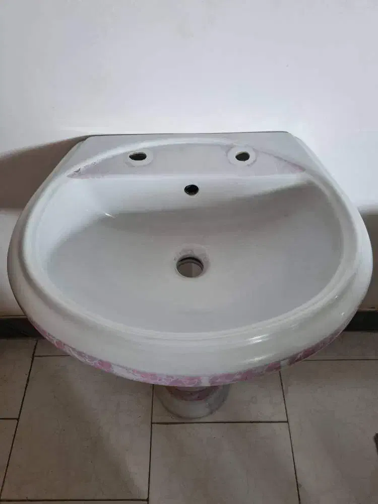 درب اتاق با چهار چوب ، روشویی و کابینت فلزی هوایی|مصالح و تجهیزات ساختمان|مراغه, |دیوار