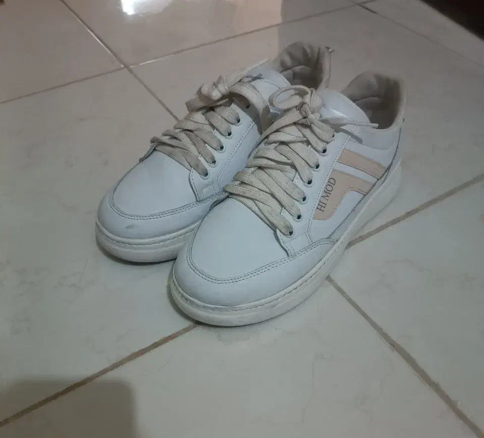 کفش سفید سایز ۳۹|کیف، کفش، کمربند|فولادشهر, C3|دیوار