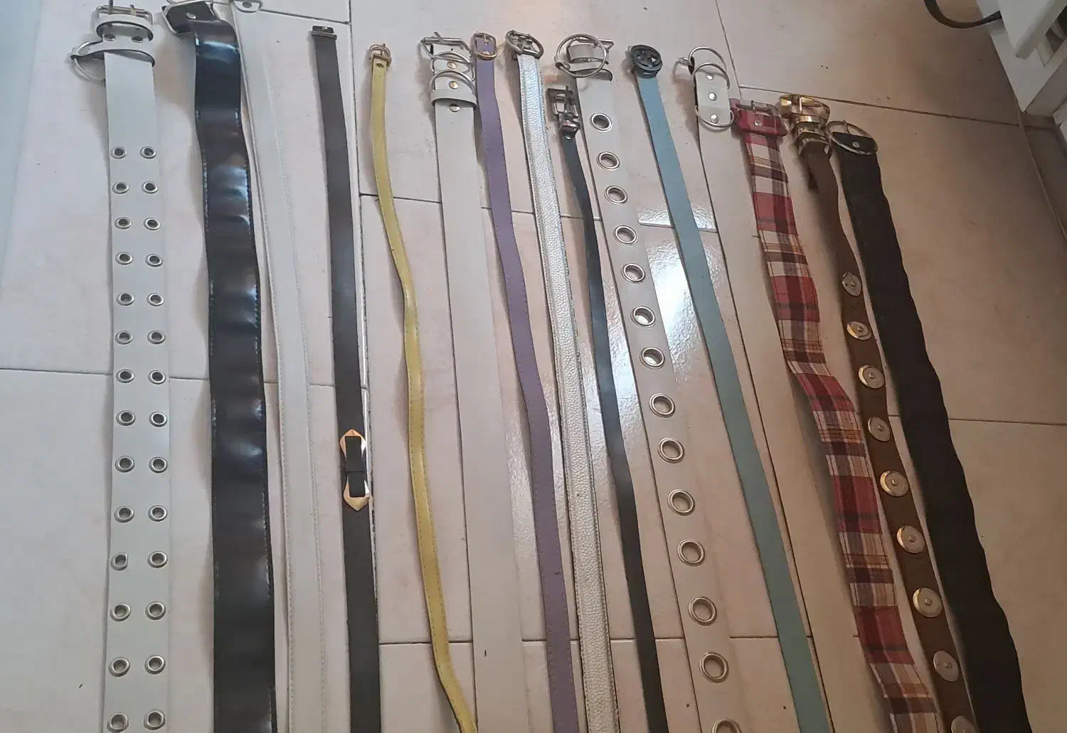 تعدادی کمربندزنانه|کیف، کفش، کمربند|کرج, شهرک اوج|دیوار