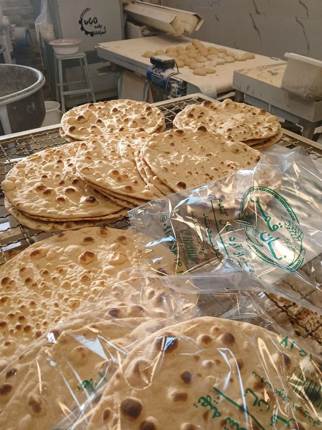 شاطر و نوندرار نان تافتون|استخدام خدمات فروشگاه و رستوران|تهران, جماران (نیاوران)|دیوار