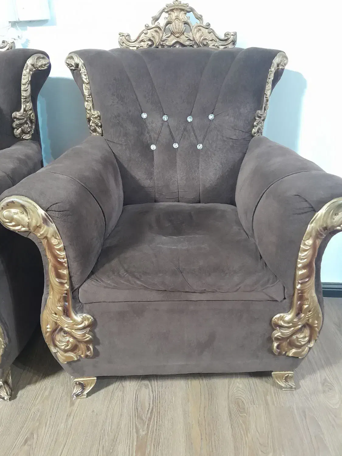 مبل تاج دار ۷ نفره|مبلمان خانگی و میز عسلی|صومعه‌سرا, |دیوار