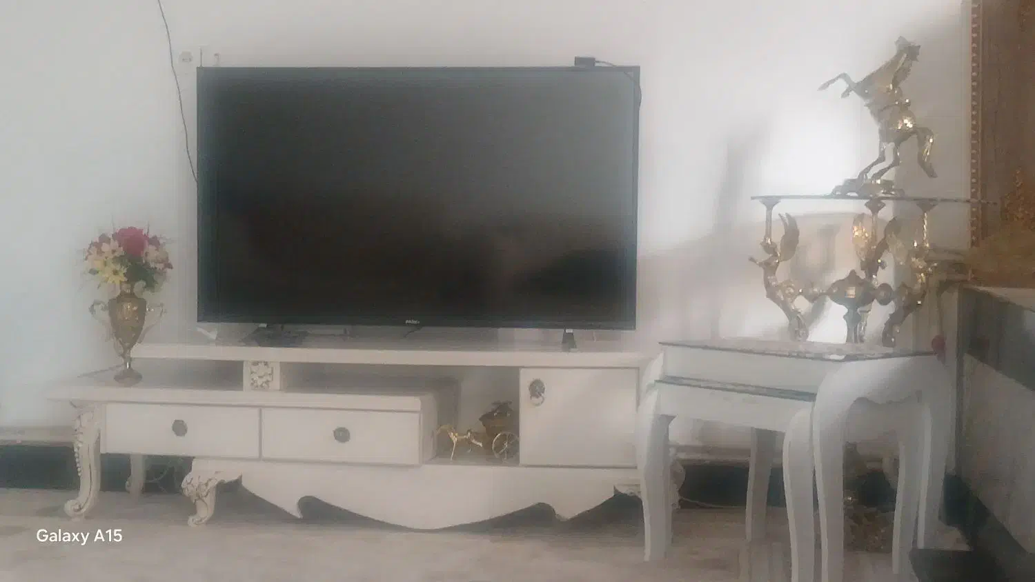 تلویزیون ۵۰ اینج با میز|تلویزیون و پروژکتور|کنگاور, |دیوار