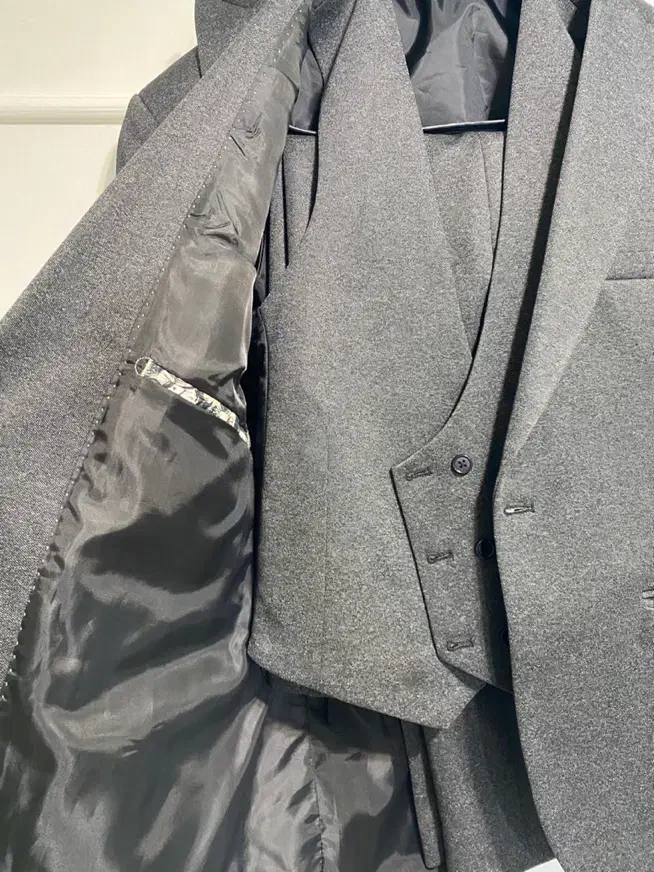 کت و شلوار|لباس|رشت, معلم|دیوار